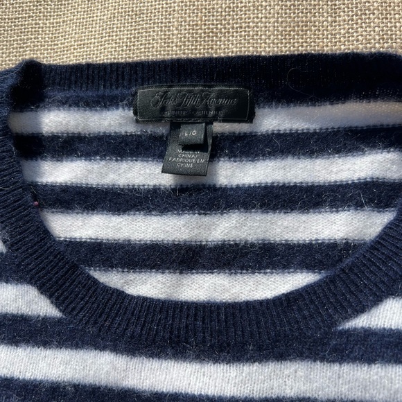Saks Transitional 100% Cashmere Sweater Navy and Baby Blue Nautical Stripe Large - Picture 2 of 8